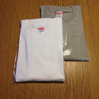 ユニクロ(UNIQLO)のユナイテッドアスレTシャツ　白灰XL2枚セット　やや厚手　ビッグシルエット(Tシャツ/カットソー(半袖/袖なし))