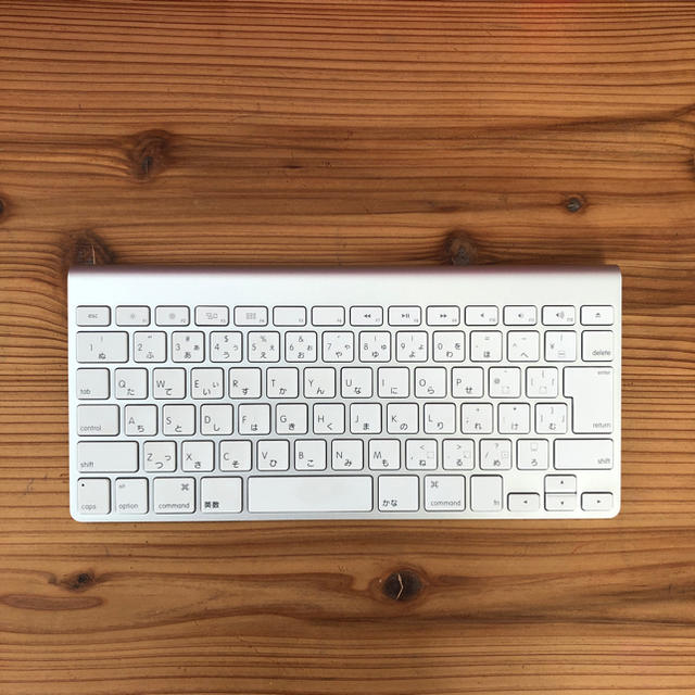 Apple(アップル)のApple Wireless Keyboard (JIS) - A1314 スマホ/家電/カメラのPC/タブレット(PC周辺機器)の商品写真