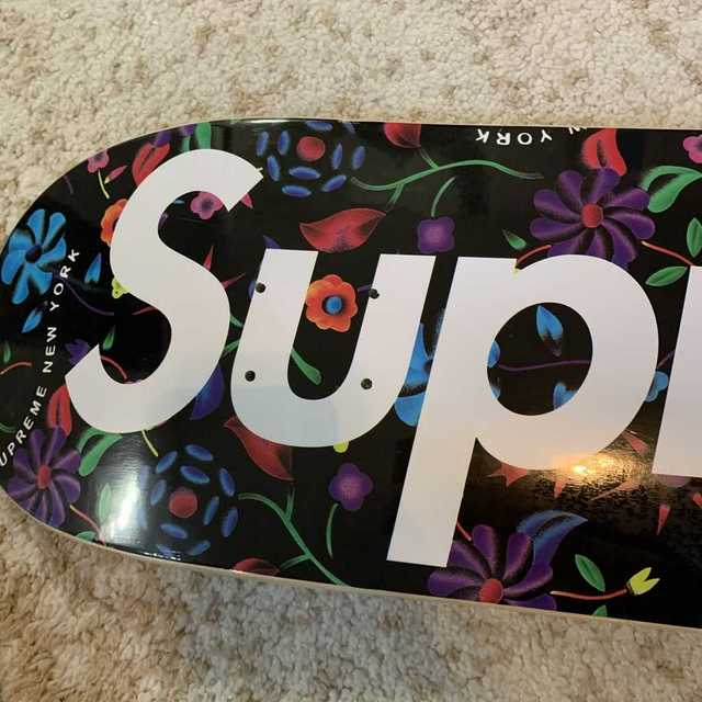 Supreme(シュプリーム)のSupreme Airbrushed Floral Deck 黒 スポーツ/アウトドアのスポーツ/アウトドア その他(スケートボード)の商品写真