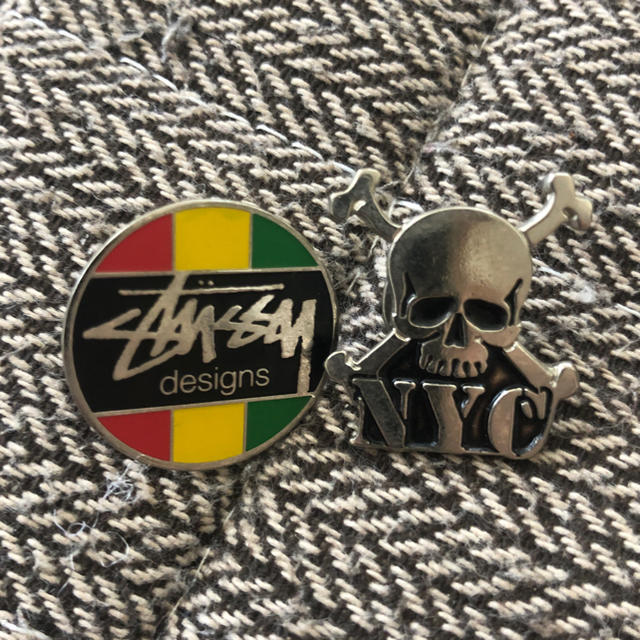 STUSSY(ステューシー)のstussy ピンバッチ エンタメ/ホビーのアニメグッズ(バッジ/ピンバッジ)の商品写真