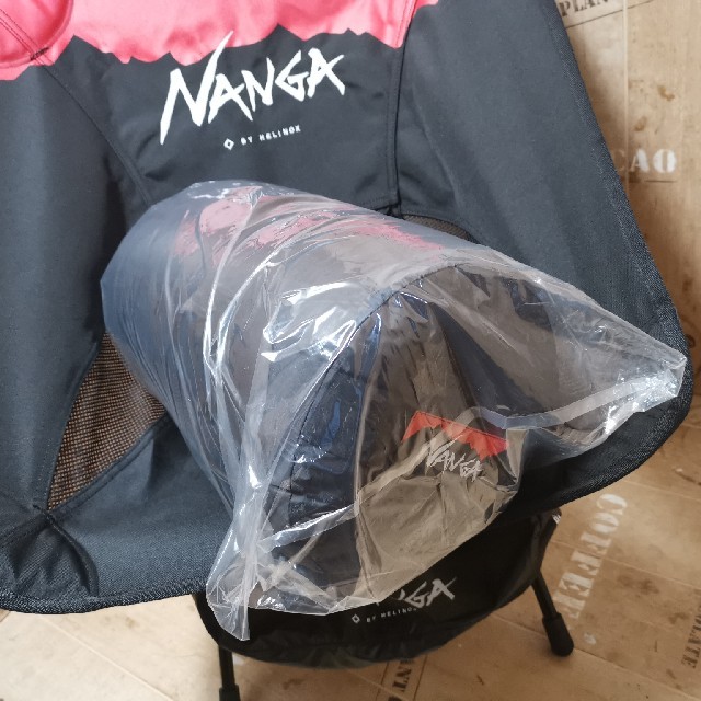 NANGA(ナンガ)のナンガ オーロラ900DX オールブラック レギュラー スポーツ/アウトドアのアウトドア(寝袋/寝具)の商品写真
