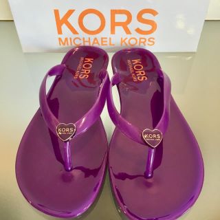 マイケルコース(Michael Kors)のMICHAEL KORS EVELINキッズビーチサンダル約22.5cm新品(ビーチサンダル)