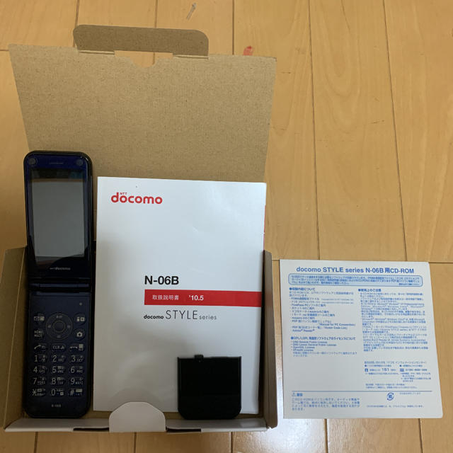 NEC(エヌイーシー)のN-06B docomo ドコモ 携帯電話 スマホ/家電/カメラのスマートフォン/携帯電話(携帯電話本体)の商品写真