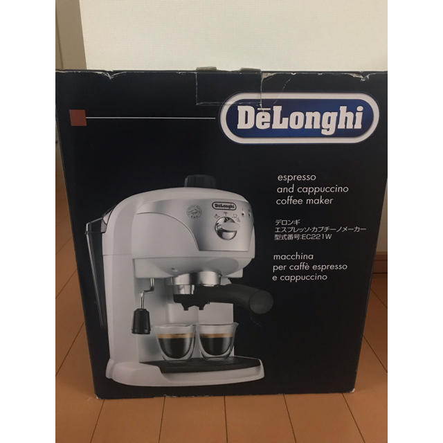 DeLonghi(デロンギ)のデロンギ エスプレッソ・カプチーノメーカー EC221W スマホ/家電/カメラの調理家電(エスプレッソマシン)の商品写真