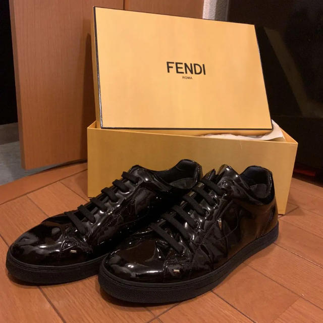 FENDI(フェンディ)の［ウィングジャパン様専用］FENDI モンスター パテントスニーカー メンズの靴/シューズ(スニーカー)の商品写真