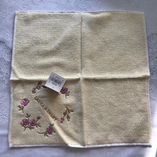 ローラアシュレイ(LAURA ASHLEY)の【新品 未使用】LAURA ASHLEY ハンドタオル(ハンカチ)