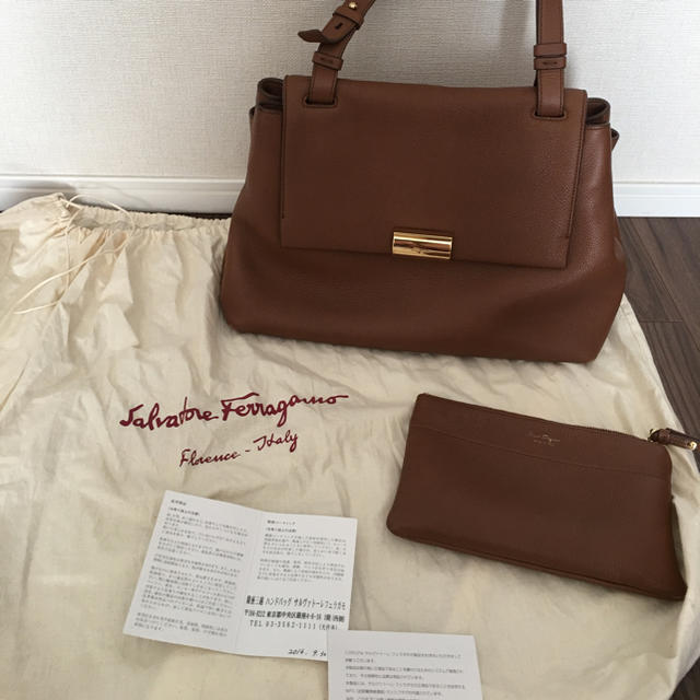 フェラガモ ショルダーバッグ - ショルダーバッグ