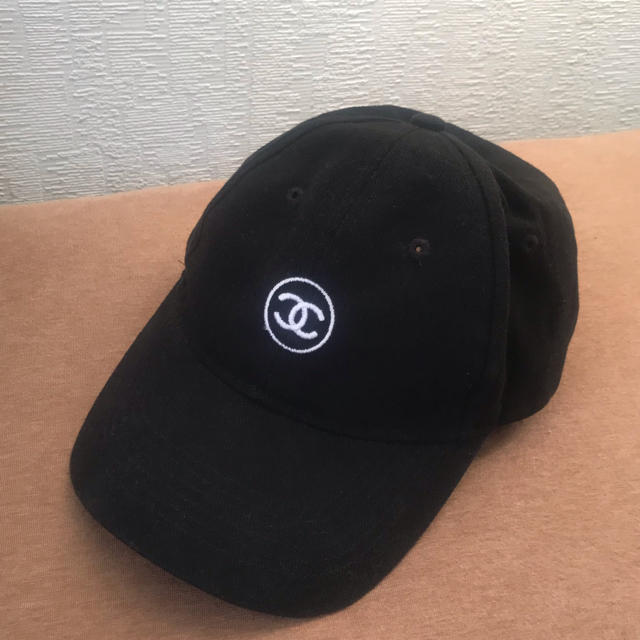 AVALANCHE(アヴァランチ)のavalancheで購入 シャネルロゴcap レディースの帽子(キャップ)の商品写真