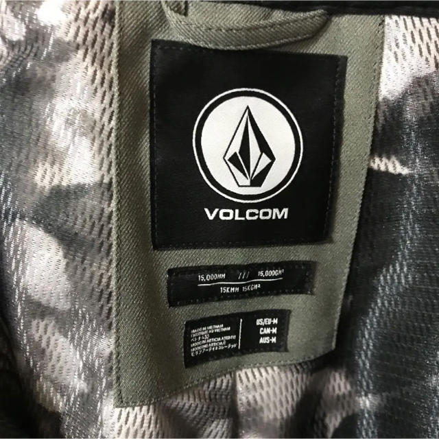 volcom(ボルコム)の【miya38専用】volcom スノーボードウェアーMサイズおまけ付き スポーツ/アウトドアのスノーボード(ウエア/装備)の商品写真