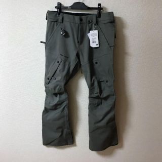 ボルコム(volcom)の【miya38専用】volcom スノーボードウェアーMサイズおまけ付き(ウエア/装備)