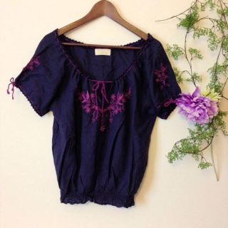 ダブルクローゼット(w closet)のW closet☆刺繍カットソー(カットソー(半袖/袖なし))