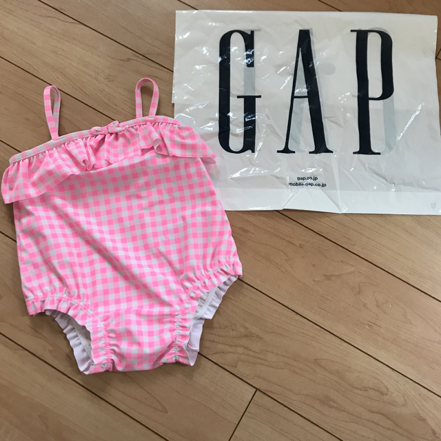 babyGAP(ベビーギャップ)の値下げ！新品★ 80cm gap 水着 ワンピース ギンガムチェック ピンク キッズ/ベビー/マタニティのベビー服(~85cm)(水着)の商品写真