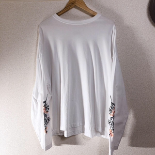 ハレ(HARE)のHARE 袖刺繍ロングTシャツ Mサイズ(Tシャツ/カットソー(七分/長袖))