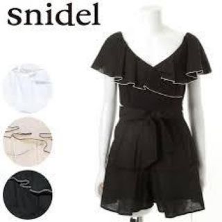 スナイデル(SNIDEL)のスナイデル snidel フリルカシュクールロンパース(オールインワン)