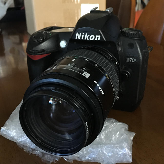 Nikon ニコン D70s レンズキット 一眼レフカメラ Nikon ニコン D70s レンズキット 一眼レフカメラ