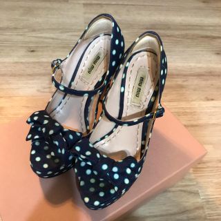 ミュウミュウ(miumiu)のmiumiu  ドット柄サンダル 34.5(サンダル)