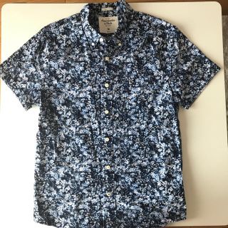 アバクロンビーアンドフィッチ(Abercrombie&Fitch)の【メンズ】アバクロほぼ新品＊花柄シャツ(Tシャツ/カットソー(半袖/袖なし))