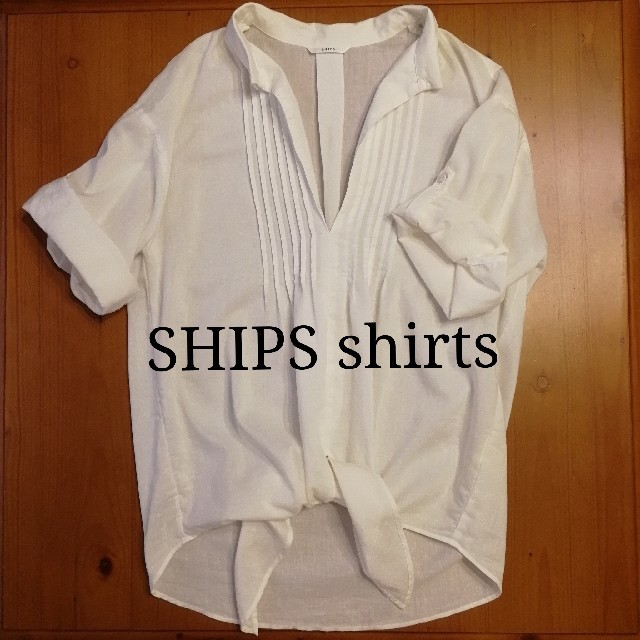 SHIPS(シップス)のSHIPS 白シャツ/ブラウス レディースのトップス(シャツ/ブラウス(半袖/袖なし))の商品写真