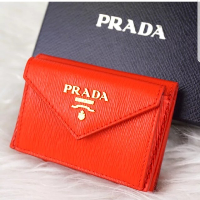 PRADA(プラダ)の新品　PRADA VITELLO ３つ折り ウォレット レディースのファッション小物(財布)の商品写真