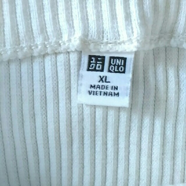 UNIQLO(ユニクロ)の夏物大処分!!トップス　UNIQLO　ユニクロ　白 レディースのトップス(カットソー(半袖/袖なし))の商品写真