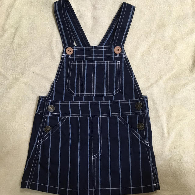 西松屋(ニシマツヤ)のジャンパースカート キッズ/ベビー/マタニティのキッズ服女の子用(90cm~)(スカート)の商品写真