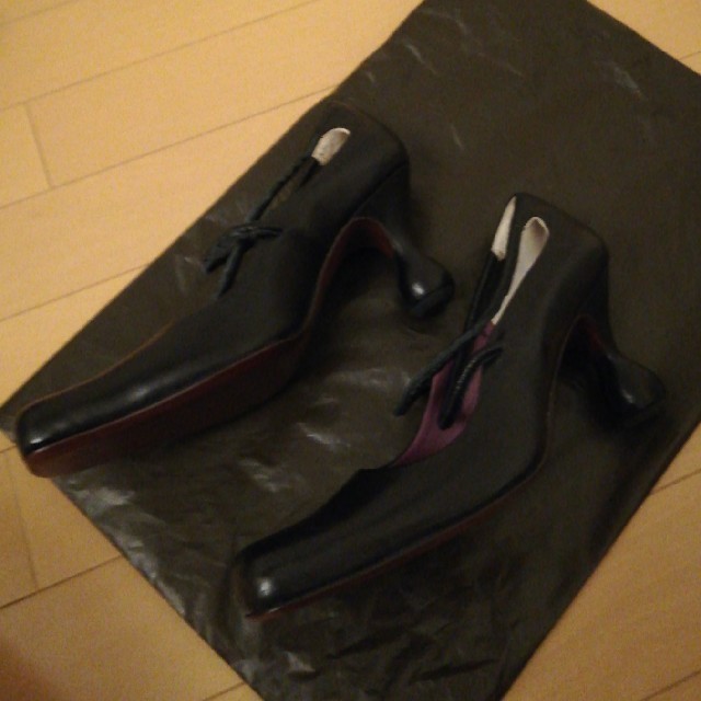 Sybilla(シビラ)のシビラ351/2黒パンプス23くらい レディースの靴/シューズ(ハイヒール/パンプス)の商品写真