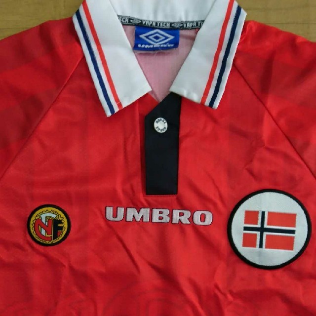 UMBRO(アンブロ)のノルウェー代表 ホームユニフォーム umbro アンブロ スポーツ/アウトドアのサッカー/フットサル(ウェア)の商品写真