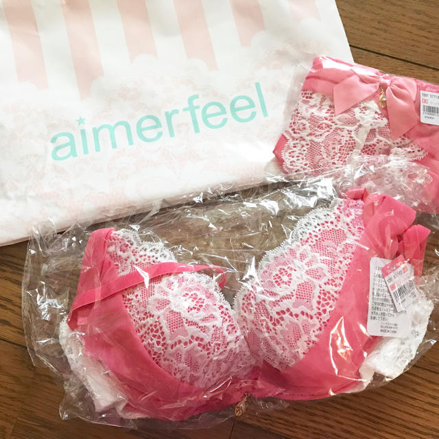 aimer feel(エメフィール)のaimer feel ブラB65 パンツM レディースの下着/アンダーウェア(ブラ&ショーツセット)の商品写真