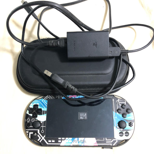 psvita PCH-2000 ソニー　32ギガメモリ　美品携帯用ゲーム機本体