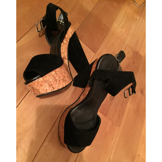 SLY(スライ)の【新品同様】SLY ハイヒールサンダル（黒×コルク） レディースの靴/シューズ(ハイヒール/パンプス)の商品写真