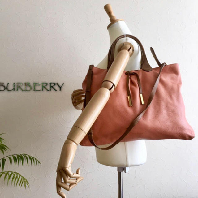 BURBERRY(バーバリー)のバーバリープローサム新品未使用 レディースのバッグ(トートバッグ)の商品写真