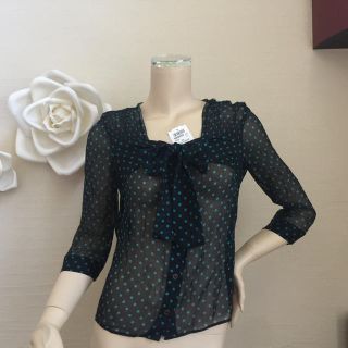 プラダ(PRADA)の新品タグ付き🏷世界の大人ブランドPRADAより、理由ありドットtop👚(シャツ/ブラウス(長袖/七分))