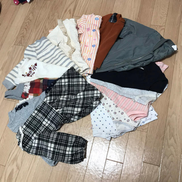 UNIQLO(ユニクロ)の【nanao0873様専用】★最終値下げ★51点まとめ売り★80★ キッズ/ベビー/マタニティのベビー服(~85cm)(シャツ/カットソー)の商品写真