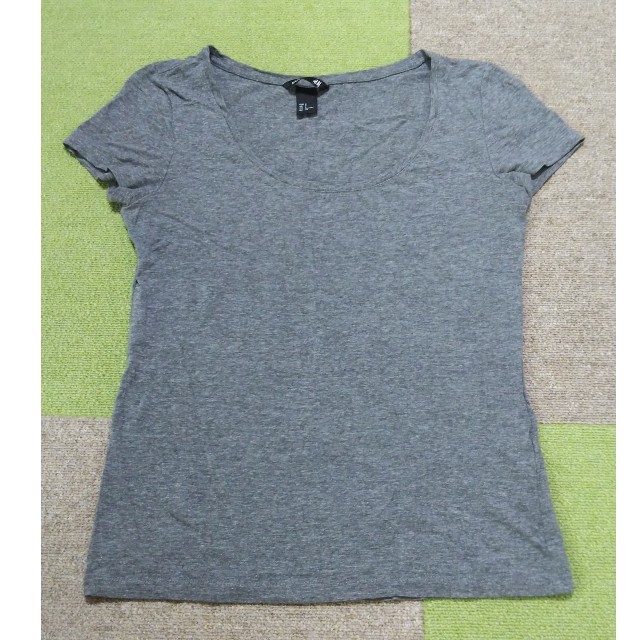 H&M(エイチアンドエム)のH&M Tシャツ レディースのトップス(Tシャツ(半袖/袖なし))の商品写真
