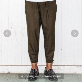 カンビオ(Cambio)のTuck Wide Tapered Pants パンツ Lサイズ カーキー(スラックス)