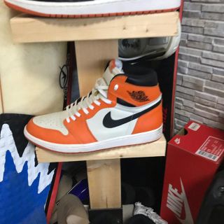 ナイキ(NIKE)のAIR JORDAN 1の出品です。 (スニーカー)