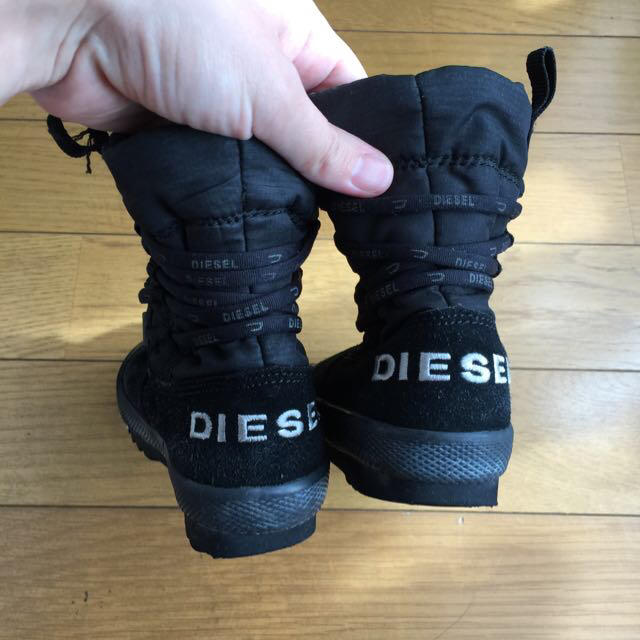 DIESEL(ディーゼル)のDIESEL ブーツ キッズ/ベビー/マタニティのキッズ靴/シューズ(15cm~)(ブーツ)の商品写真