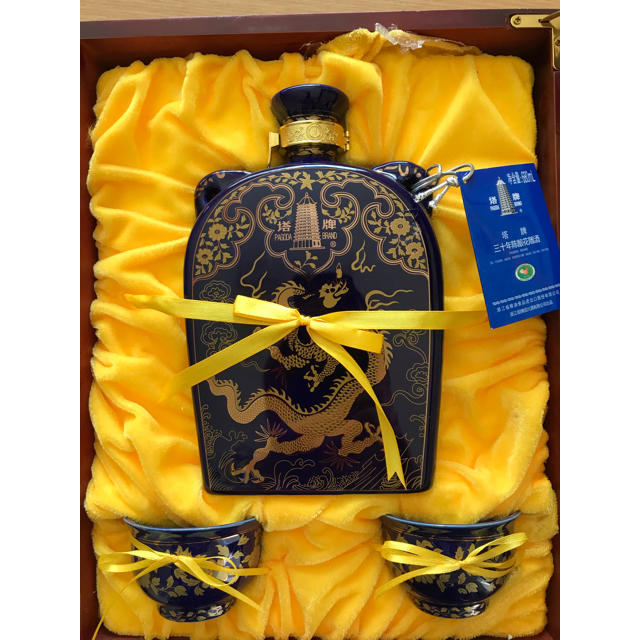 紹興酒 PAGODA 塔牌 花雕酒 30年物 木箱入りの通販 by ぷーすけ 紹興酒 PAGODA 塔牌 花雕酒 30年物 木箱入りの通販 by ぷーすけ
