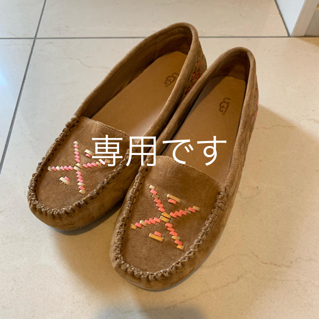 新品未使用UGG スウェードモカシンEU40（日本サイズ25？）