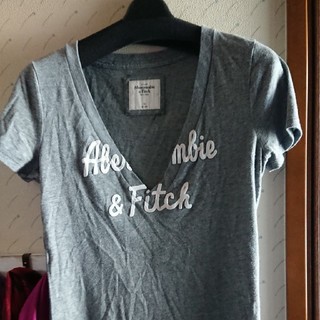 アバクロンビーアンドフィッチ(Abercrombie&Fitch)のAbercrombie&FitchTシャツグレー(Tシャツ(半袖/袖なし))