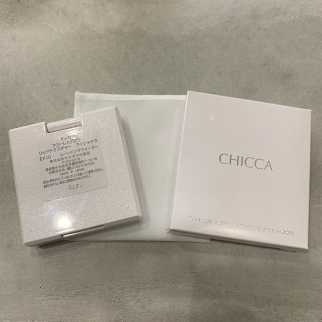 CHICCA フローレスグロウ アイシャドウ ムーンインザウォーター