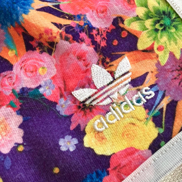 adidas(アディダス)の本日限り‼️アディダスオリジナルス 花柄 ショートパンツ  レディースのパンツ(ショートパンツ)の商品写真