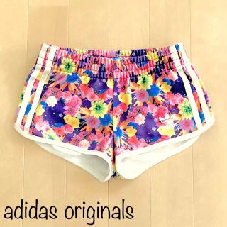 アディダス(adidas)の本日限り‼️アディダスオリジナルス 花柄 ショートパンツ (ショートパンツ)