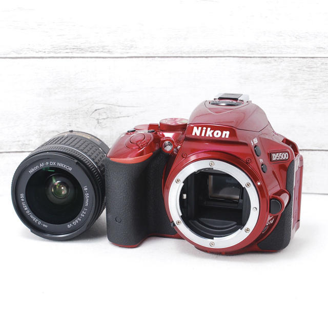 Nikon D5500の通販 by CH's Shop｜ニコンならラクマ - ❤️Wi-Fiで楽々転送❤️希少レッドカラー❤️Nikon 低価限定品