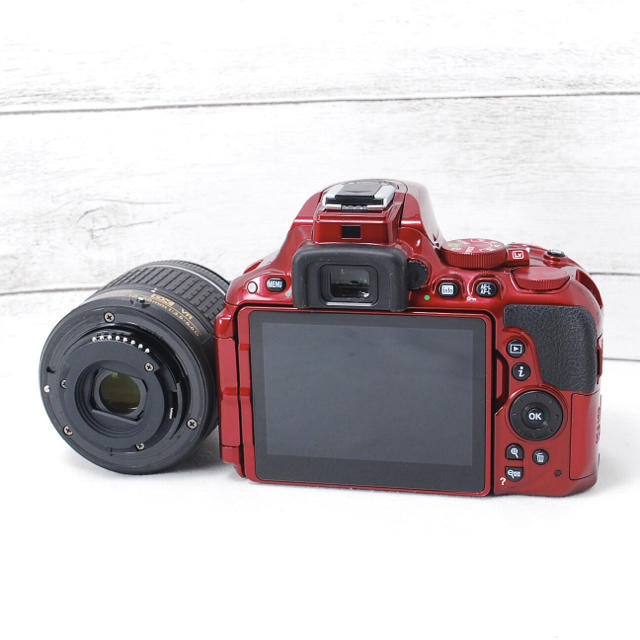 Nikon D5500の通販 by CH's Shop｜ニコンならラクマ - ❤️Wi-Fiで楽々転送❤️希少レッドカラー❤️Nikon 低価限定品
