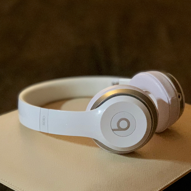 Beats by Dr Dre(ビーツバイドクタードレ)の大人気Beats solo2、 Wireless Bluetoothユニット付 スマホ/家電/カメラのオーディオ機器(ヘッドフォン/イヤフォン)の商品写真