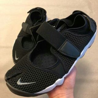 ナイキ(NIKE)の完売品♡新品未使用♡NIKE　エアリフト♡黒♡size25cm　EUR39(サンダル)