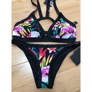 ♡新品未使用 Hurley ハーレー ボタニカル柄 ビキニ♡