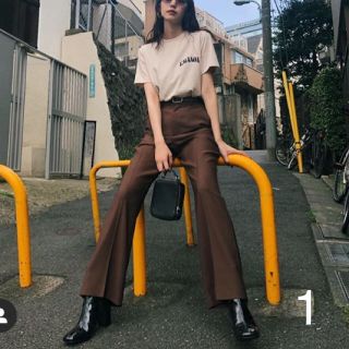 マウジー(moussy)の今季新作☆MOUSSY CENTER PRESS FLARE パンツ☆ブラウン(カジュアルパンツ)