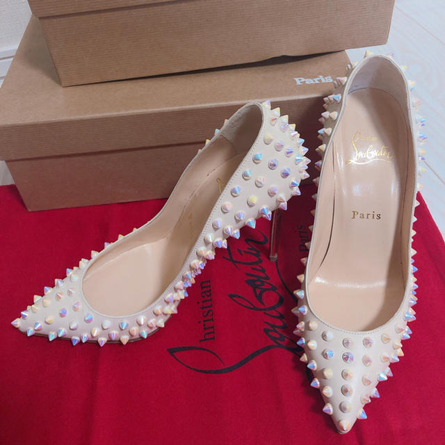 Christian Louboutin(クリスチャンルブタン)の本日限りルブタン♡36.5♡FOLLIES SPIKES WHITE IVORY レディースの靴/シューズ(ハイヒール/パンプス)の商品写真